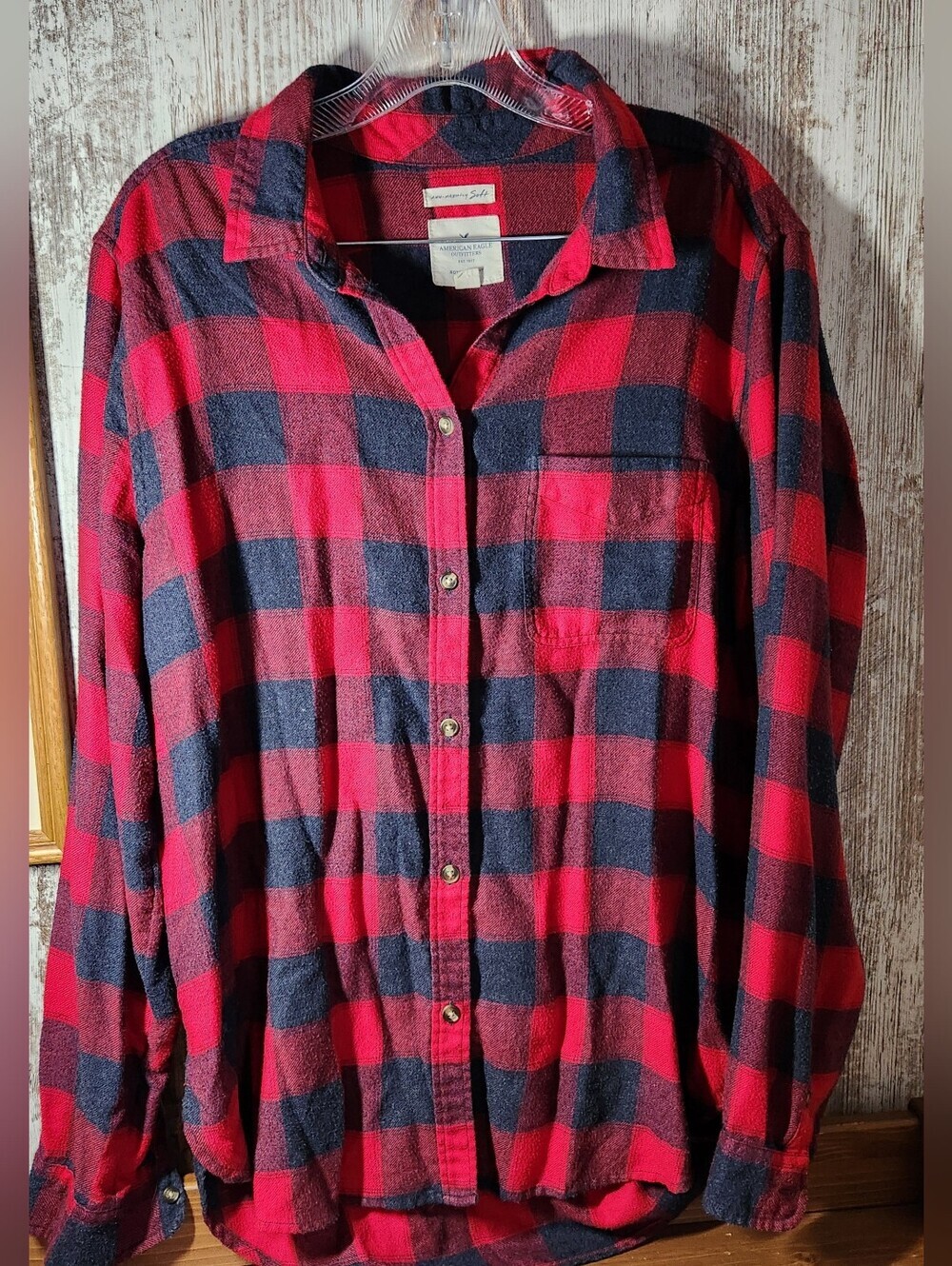 American Eagle Outfitters Red and Black Buffalo Plaid Button-Up Shirt Super Soft